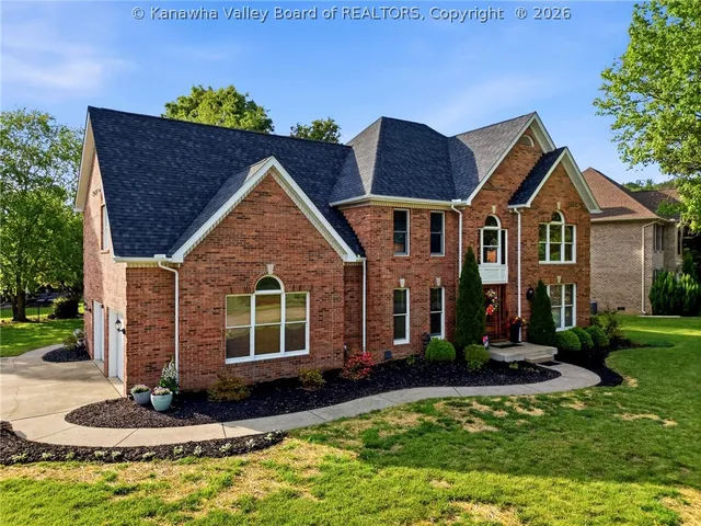 136 Glenwood Ln, Hurricane, WV 25526