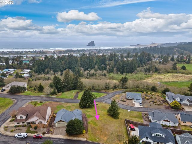 53 Lahaina Loop Rd, Pacific City, OR 97135
