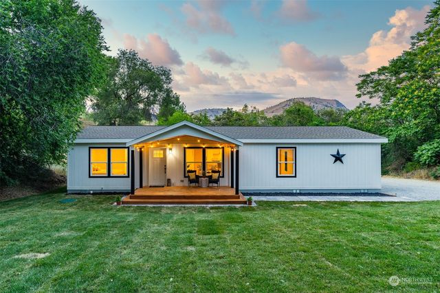 329 E Franklin Avenue, Chelan, WA 98816