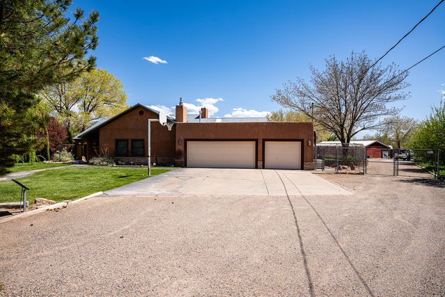 104 Sarah Ln NW, Albuquerque, NM 87114