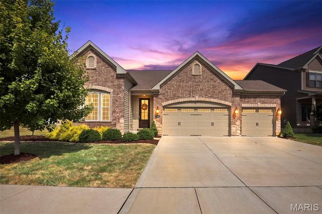 140 Oakleigh Park Ln, Saint Charles, MO 63303