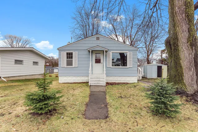 118 N  Bay St, Ellsworth, WI 54011