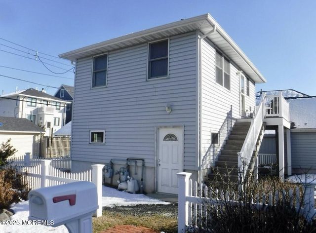 1 Beach Way #A, Rumson, NJ 07760