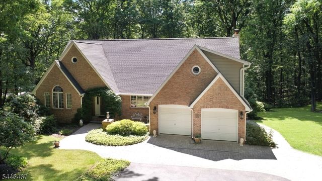 7 Janice Dr, Hackettstown, NJ 07840