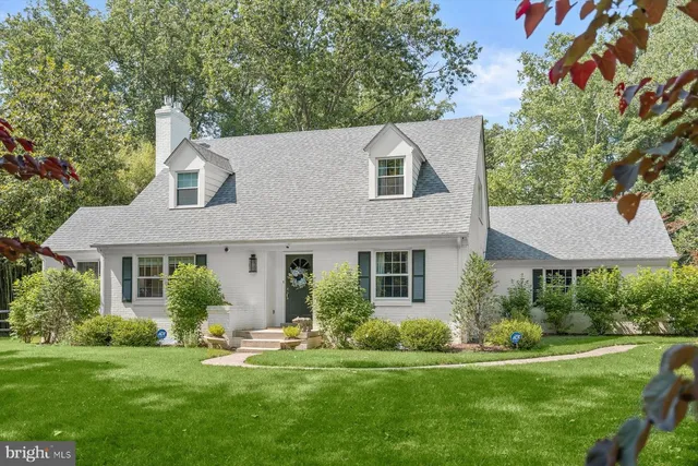 8436 Burning Tree Rd, Bethesda, MD 20817