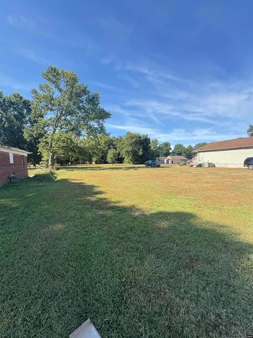 106 Volunteer Dr, Martin, TN 38237