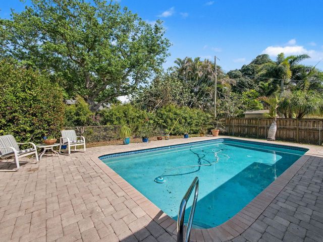 394 Evergreen Avenue, Tequesta, FL 33469