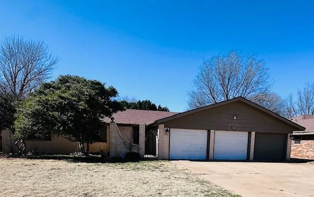 2026 Mustang Dr, Levelland, TX 79336