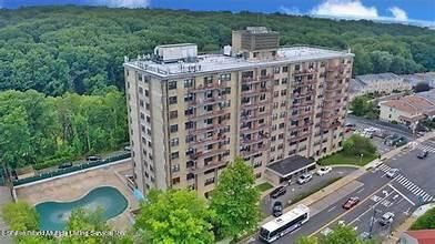 1000 Clove Rd #2O, Staten Island, NY 10301