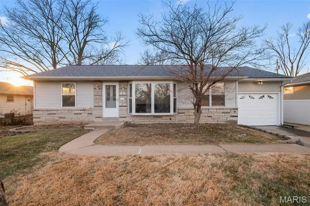 36 Buckley Meadows Dr, Saint Louis, MO 63125
