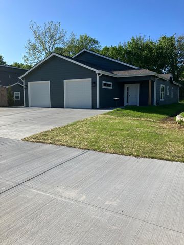 1217 Iowa St #1, Lawrence, KS 66044