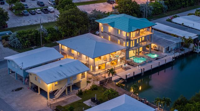 51 Coral Ln, Key Colony Beach, FL 33051