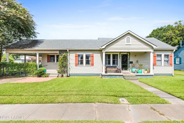 208 S  Guegnon St, Abbeville, LA 70510