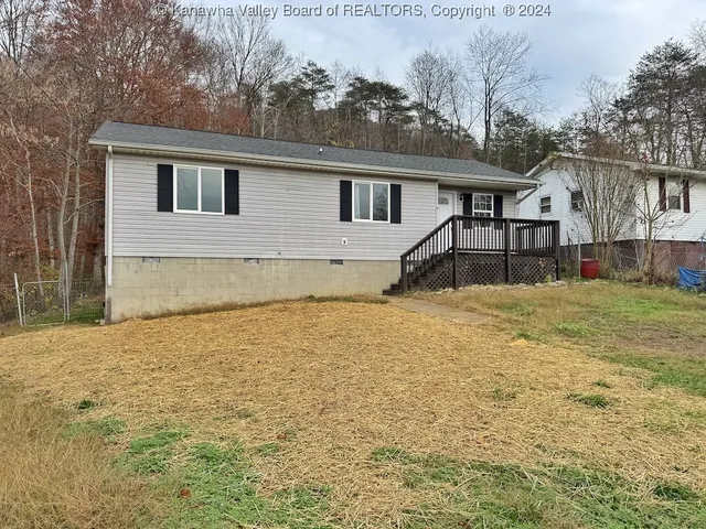 181 Vaughan Ln, South Charleston, WV 25309