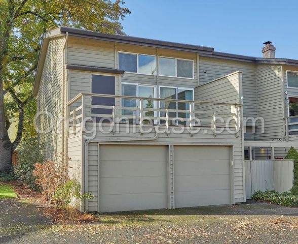 319 Country Club Rd, Eugene, OR 97401