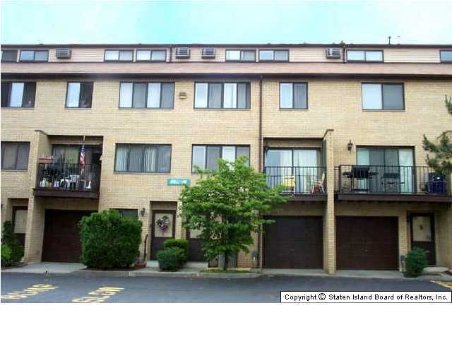 20 Arielle Ln, Staten Island, NY 10314