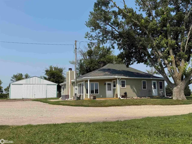 1965 Deer Ave, Corwith, IA 50430