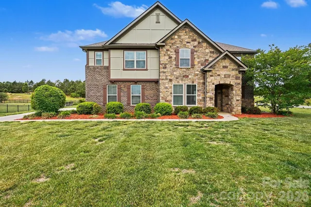 502 Alucio Ct, Matthews, NC 28104