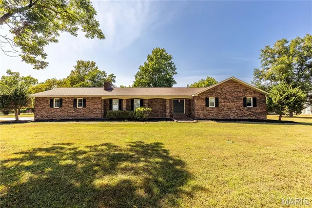 81 S  523rd Rd, East Prairie, MO 63845