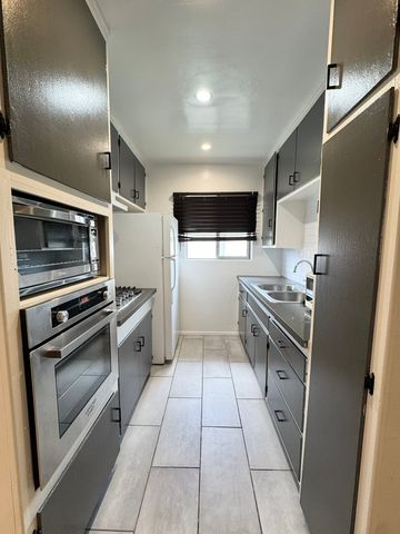 18546 Clark St #21, Tarzana, CA 91356