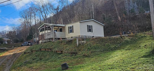 98 Wakulla Dr, Maggie Valley, NC 28751