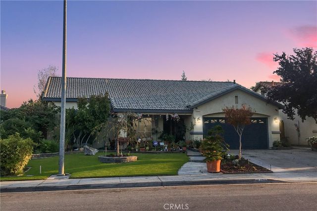 8423 Northshore Dr, Bakersfield, CA 93312