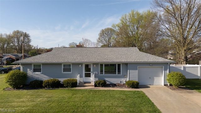 525 Viking St NW, North Canton, OH 44720