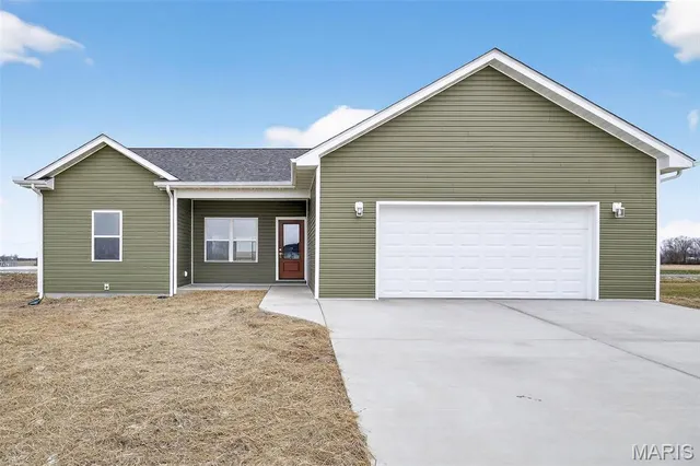 104 Birchtree Dr, Vandalia, MO 63382