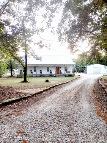 18 Harbor Ln, Carriere, MS 39426