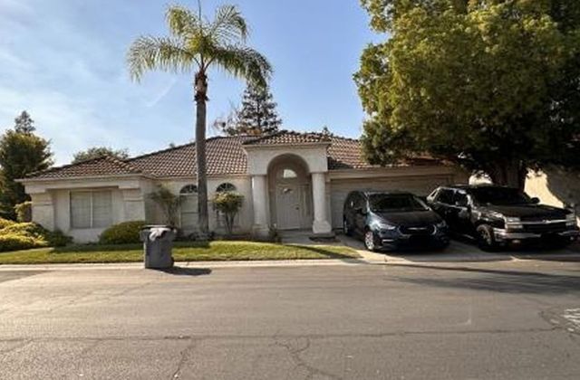 975 E  Democracy Ave, Fresno, CA 93720
