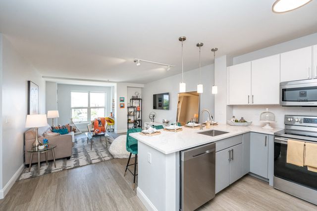 1205 Hancock St #409, Quincy, MA 02169