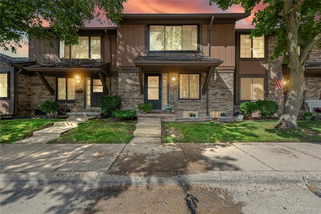 2384 Cardigan Ct, Warren, MI 48091