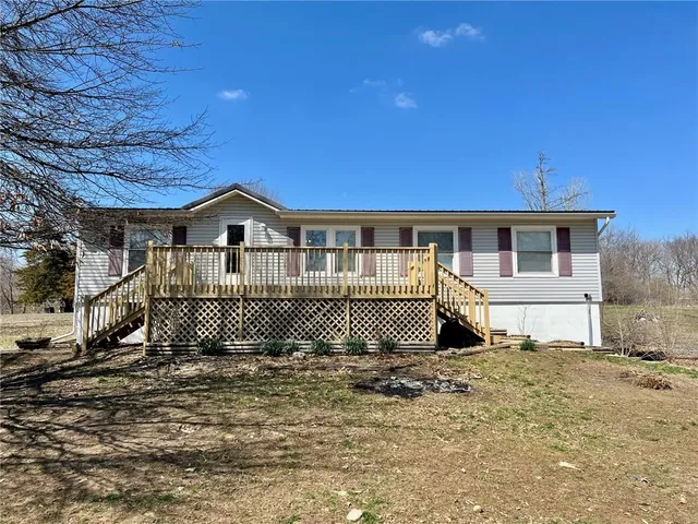 2200 Lakeview Dr, Lake lafayette, MO 64076
