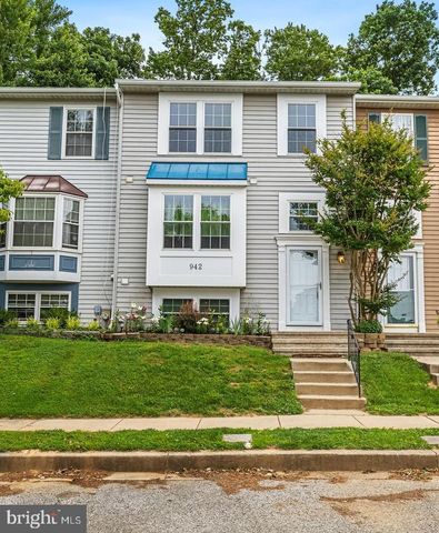 942 Gaming Sq, Hampstead, MD 21074