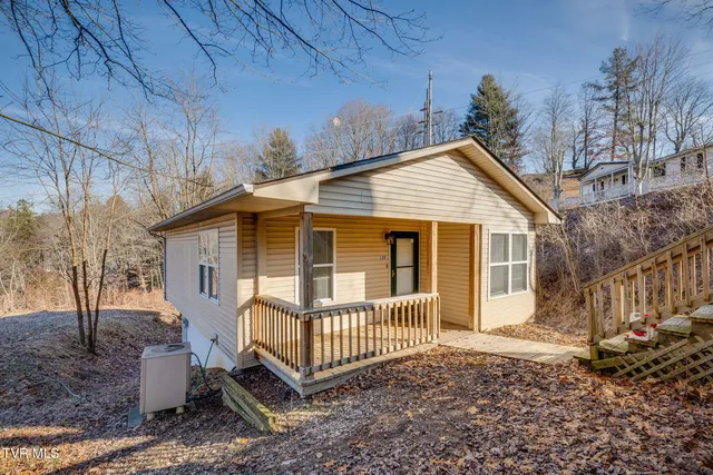 120 Ray Cir, Richlands, VA 24641