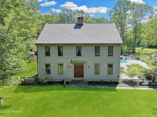 115 Woodtown Rd, Shohola, PA 18458