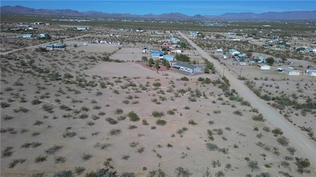 1 S  1/2 N, Golden Valley, AZ 86413