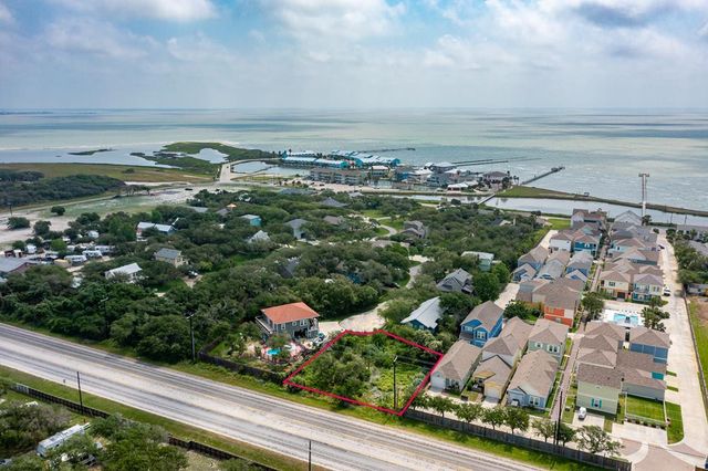 20 Bahama St S, Rockport, TX 78382