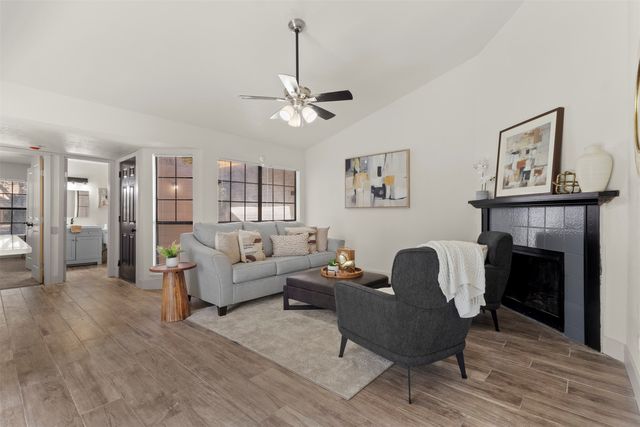 310 Navarro Ln, Grand Prairie, TX 75052