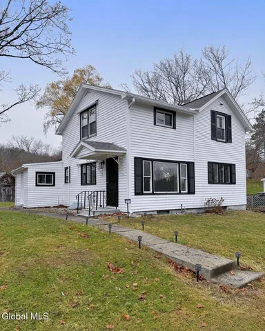 21 Hovey Avenue, Hoosick Falls, NY 12090