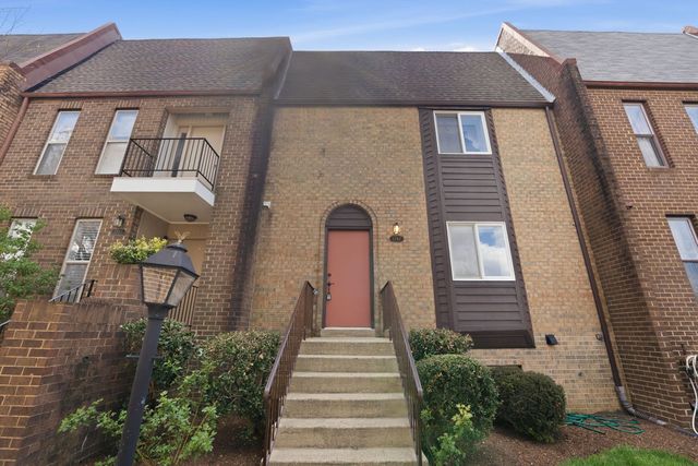 1747 Cy Ct, Vienna, VA 22182