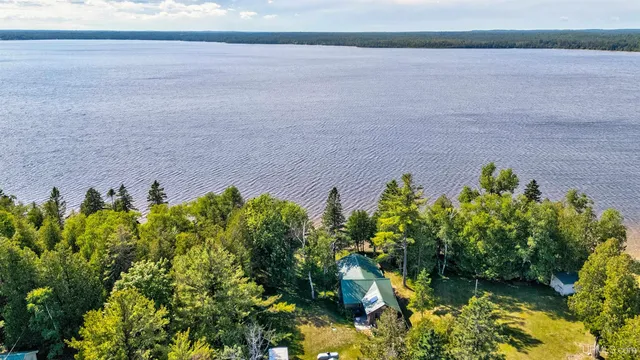 703 N  Corbridge Rd, Gulliver, MI 49840
