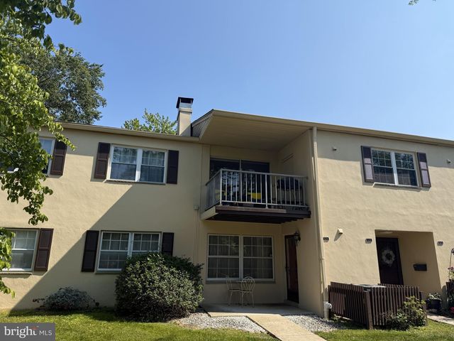 322 Old Forge Xing #322, Devon, PA 19333