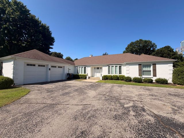 357 Shore Haven Dr SE, Grand Rapids, MI 49546