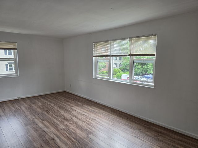 3043 Patrick Henry Dr #202, Falls Church, VA 22044