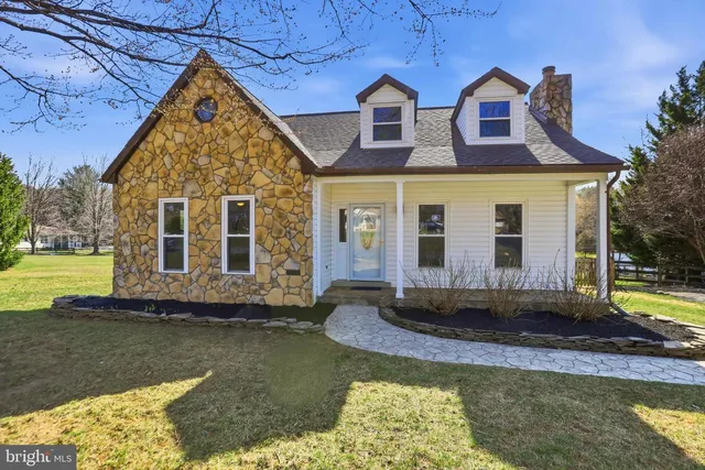 17473 Madison Ave, Hamilton, VA 20158