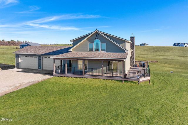 12932 Clark Ct, Williston, ND 58801