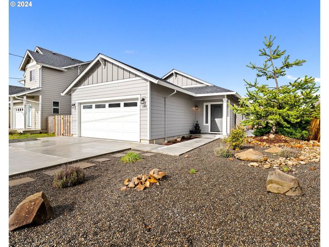 1390 12th Ave, Seaside, OR 97138