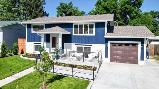 233 Clover Ln, Fort Collins, CO 80521