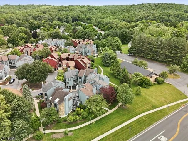 11 Trafalgar Ct, Hackettstown, NJ 07840